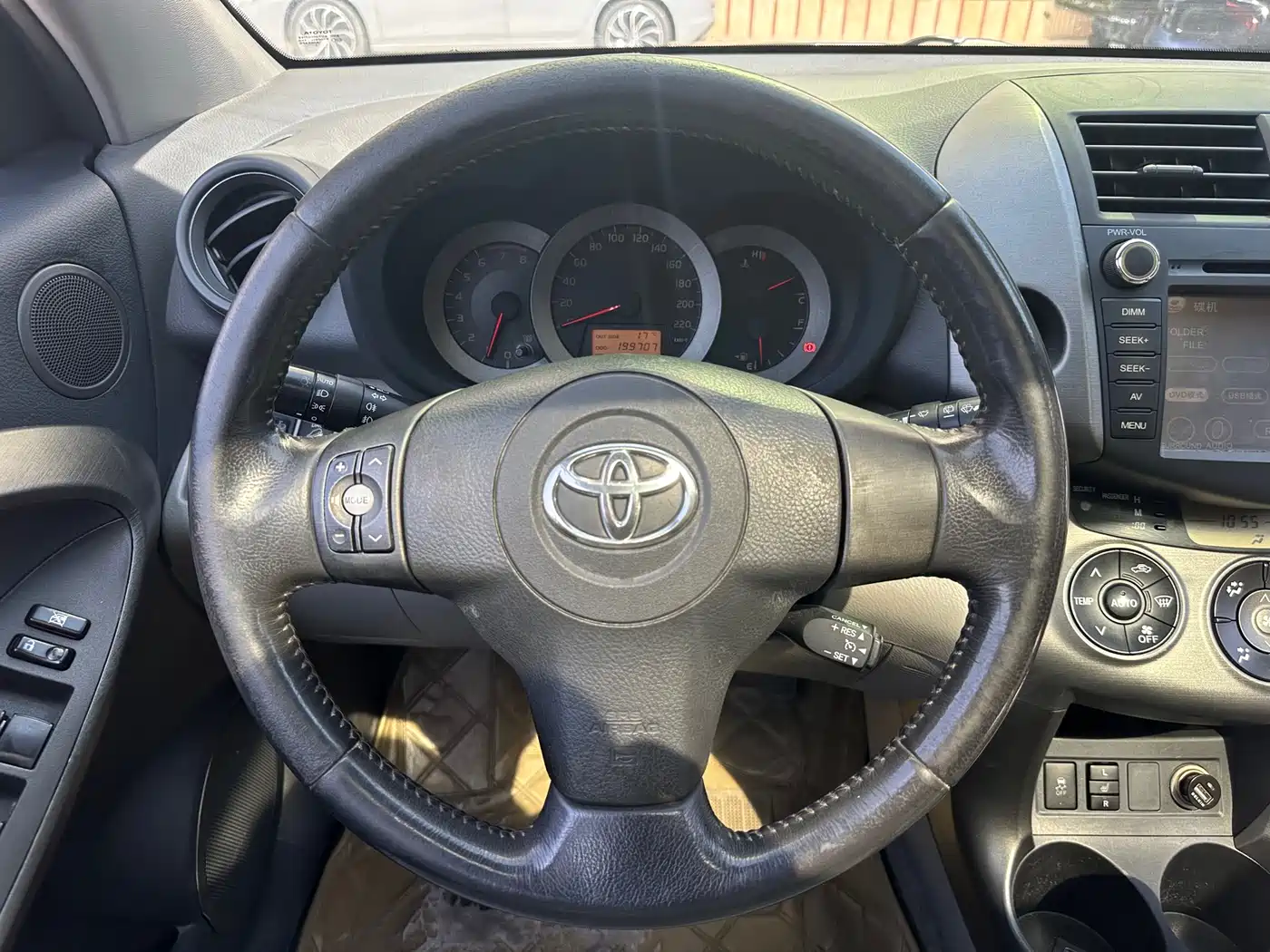 Toyota RAV4 Rongfang 2011 2.4L Automatic 4WD Ultimate Navigation Edition фото 10