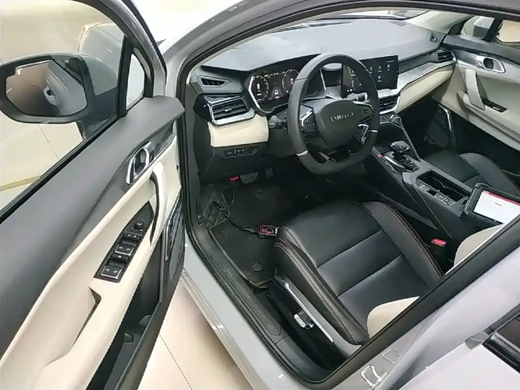 Lynk & Co 06 EM-P 2022 PHEV 84KM Range Pro фото 16