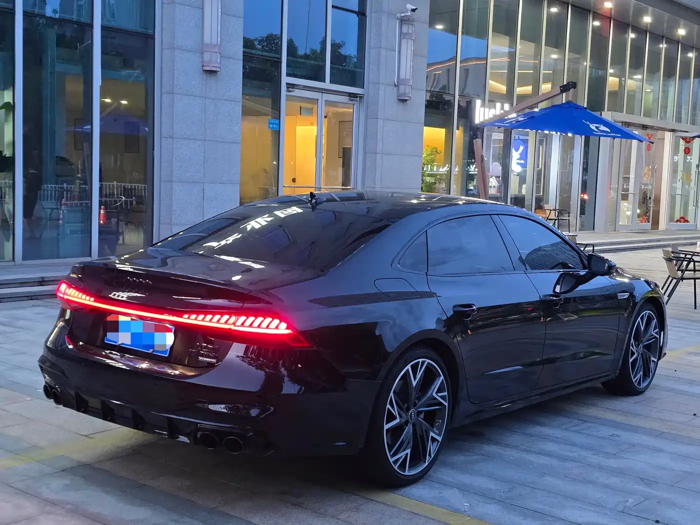 Audi A7L 2022 2022 45 TFSI quattro S-line Black Warrior Edition