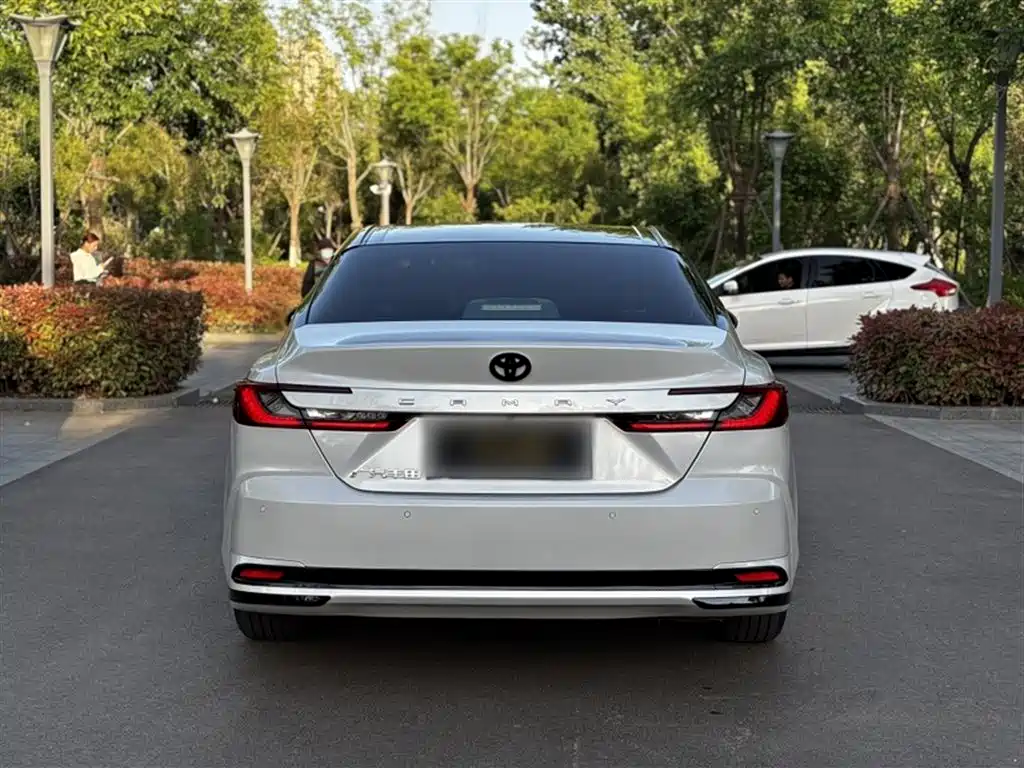 Toyota Camry 2024 2.0GVP Luxury Edition фото 12