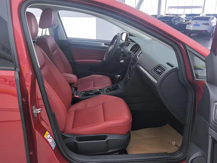 Volkswagen Golf 2015 1.6L Automatic Fashion фото 8