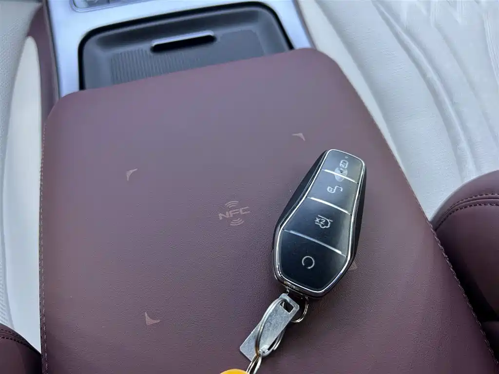 BYD Seal 2023 DM-i 1.5T 121km Flagship фото 22