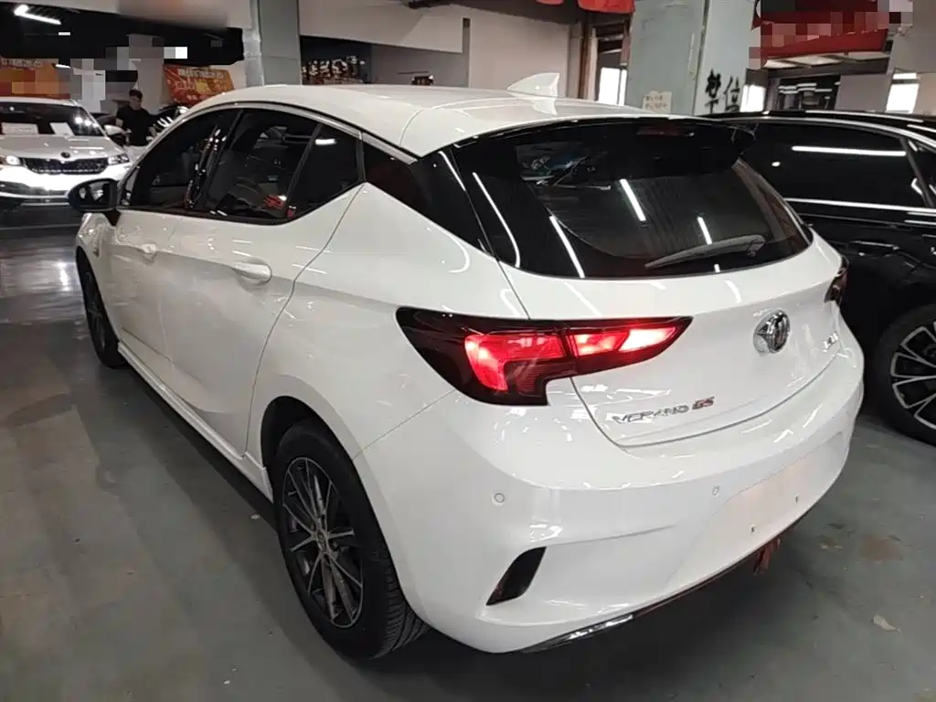 Buick Verano 2018 Hatchback GS 20T Dual Clutch Leading фото 5