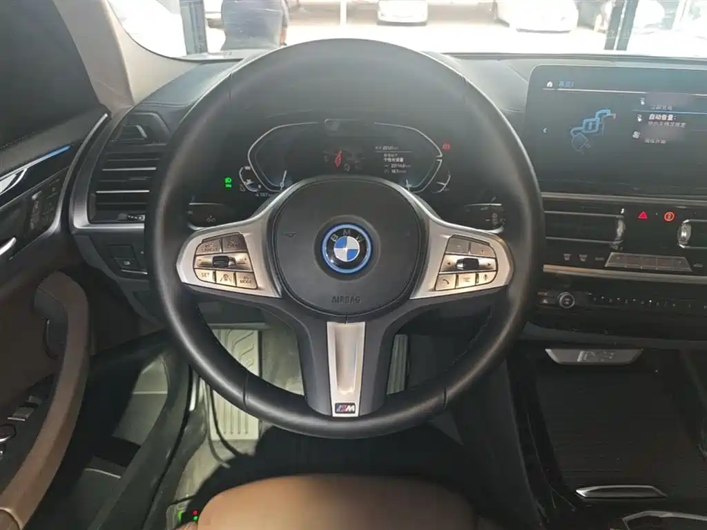 BMW iX3 2022 Facelift Leading Model фото 11