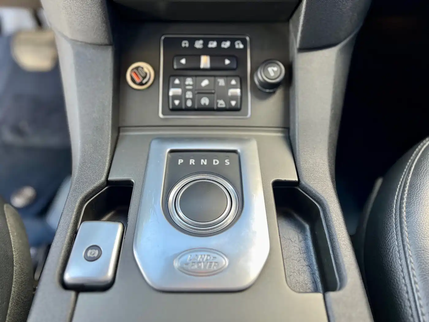 Land Rover Discovery 2015 3.0 SC V6 SE фото 17