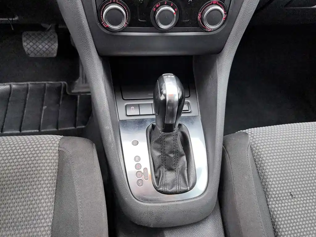 Volkswagen Golf 2011 2011 Model 1.6 Automatic Comfort