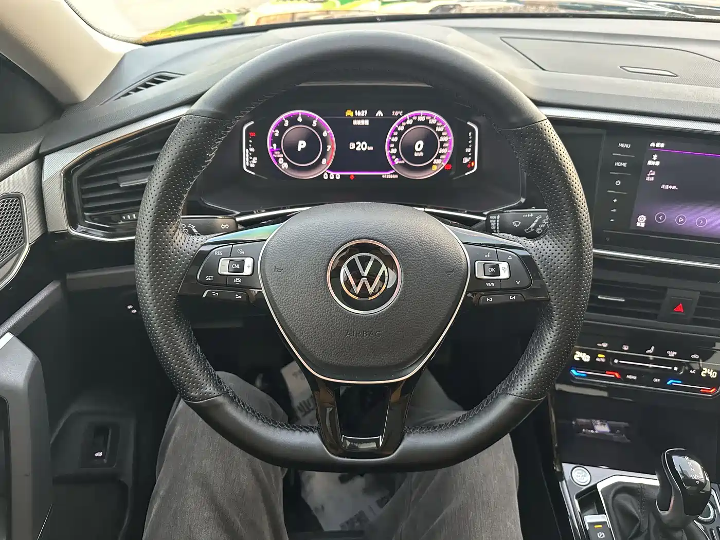Volkswagen Tayron 2022 280TSI 2WD Luxury Smart Connect Edition фото 8