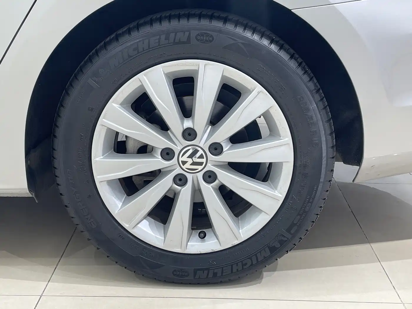 Volkswagen Sagitar 2015 1.6L Automatic Comfort фото 9