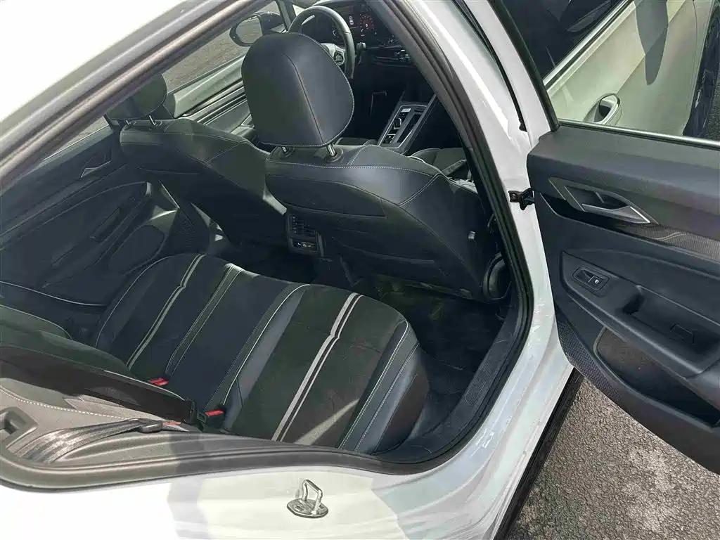 Volkswagen Golf 2021 280TSI DSG R-Line фото 9
