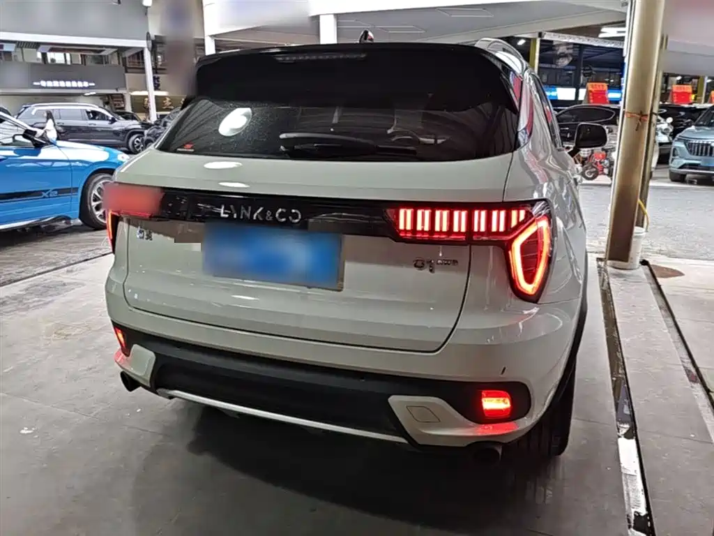Lynk & Co 01 2017 2.0T AWD Pro фото 7