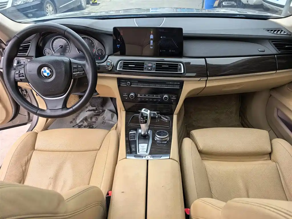 BMW 7 Series 2013 Model 730Li Leading фото 13