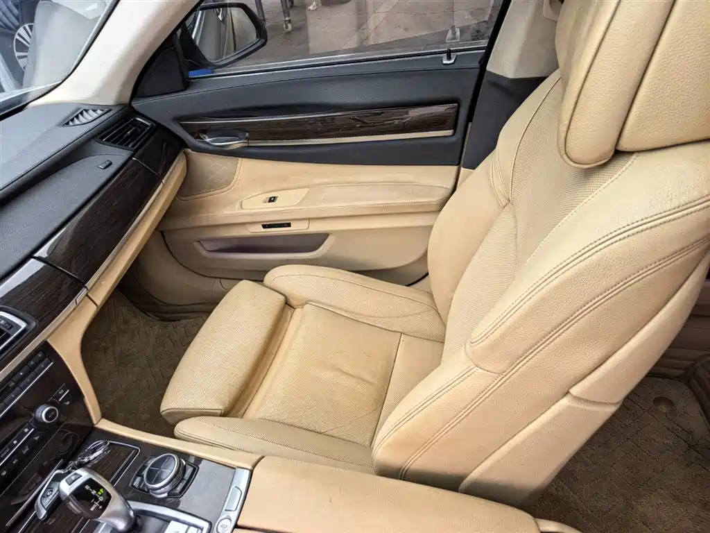 BMW 7 Series 2013 Model 730Li Leading фото 14