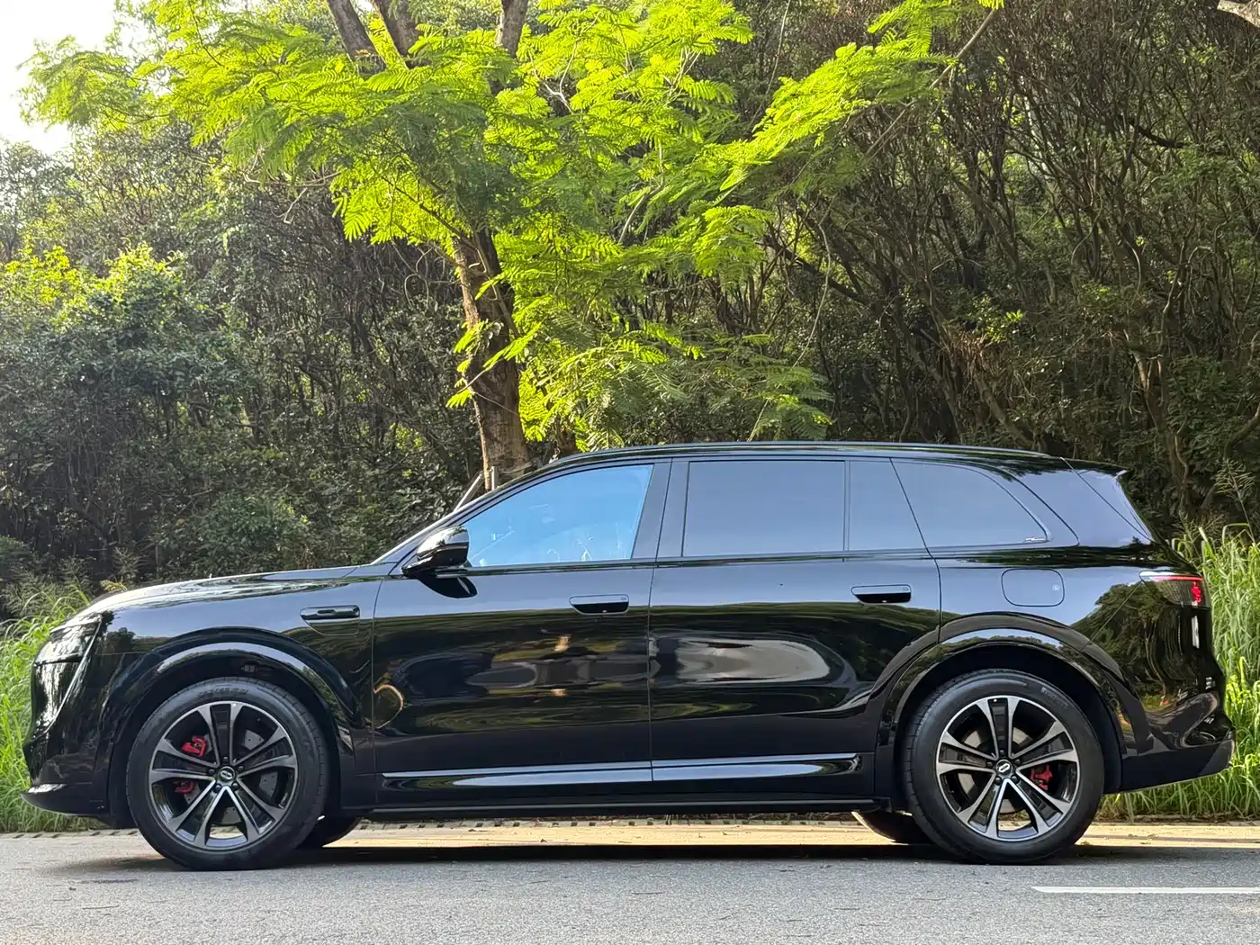 AITO Wenjie AITO M8 2025 Model Extended Range Max+ Edition 53.4kWh 6-Seater фото 5