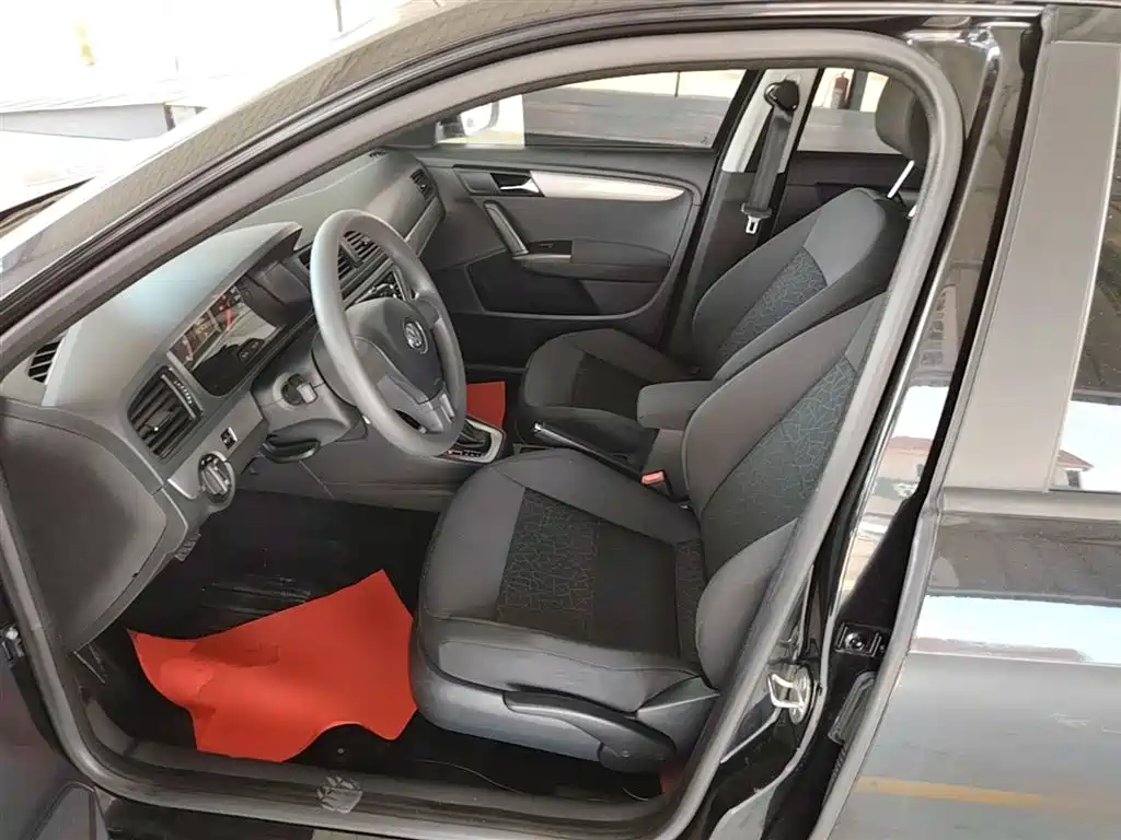 Volkswagen Lavida 2013 Facelift Classic 1.6L Automatic Trend фото 15