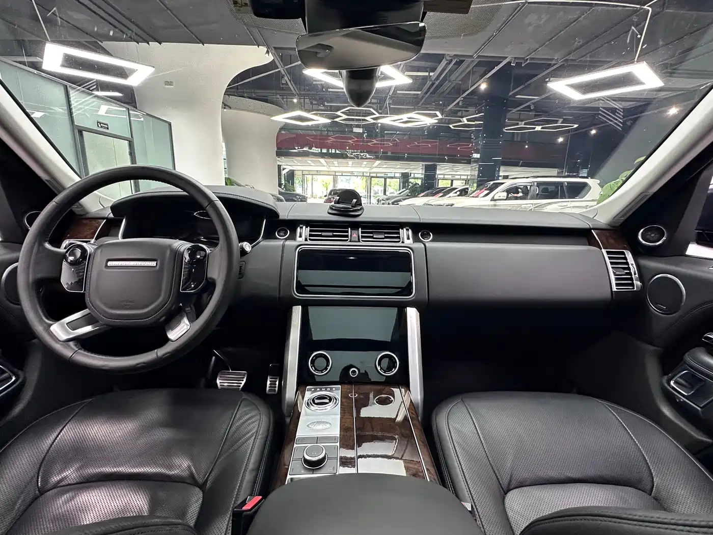 Land Rover Range Rover 2020 3.0 L6 Heritage Extended Edition фото 5