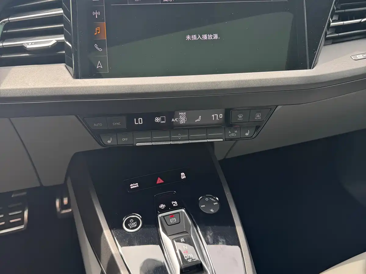 Audi Q5 e-tron 2022 40 e-tron Starlight Edition Brocade Package фото 30