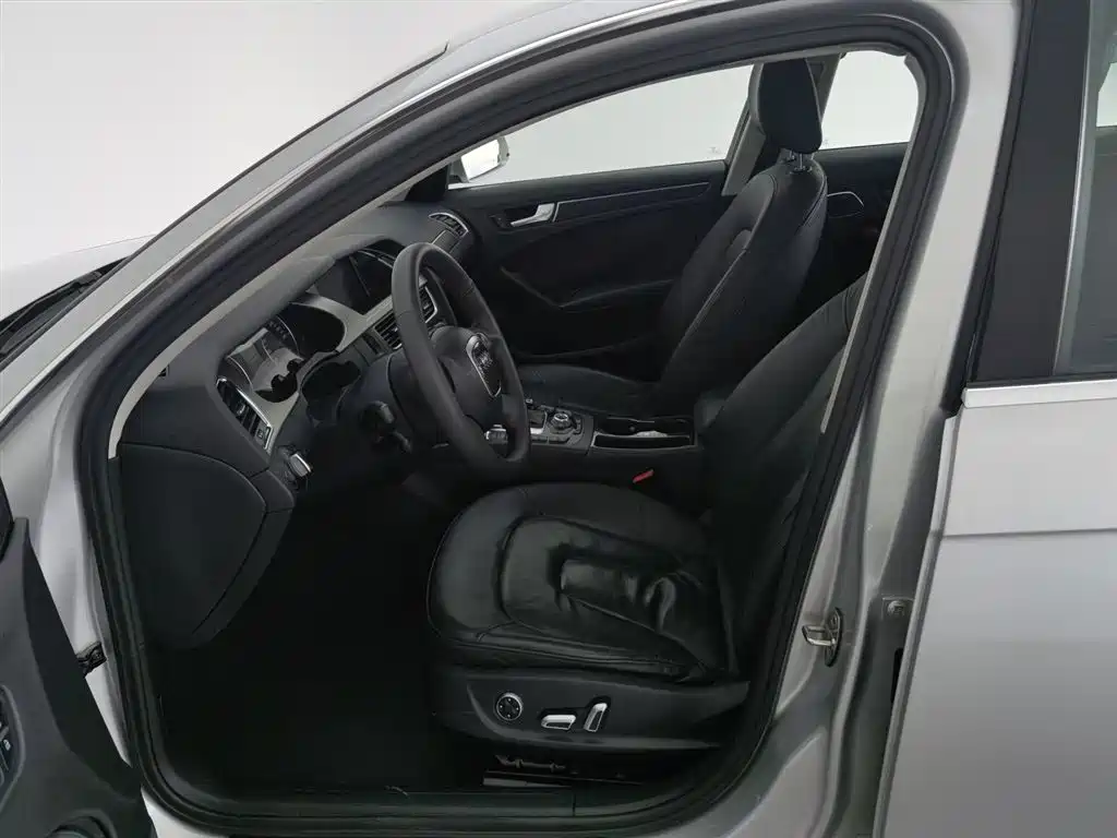 Audi A4L 2010 2.0 TFSI Technology фото 10