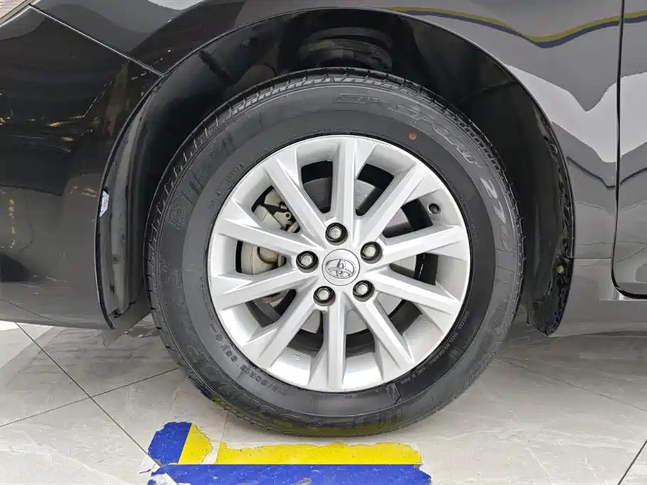 Toyota Camry 2016 2.0G 10th Anniversary Leading Edition фото 6