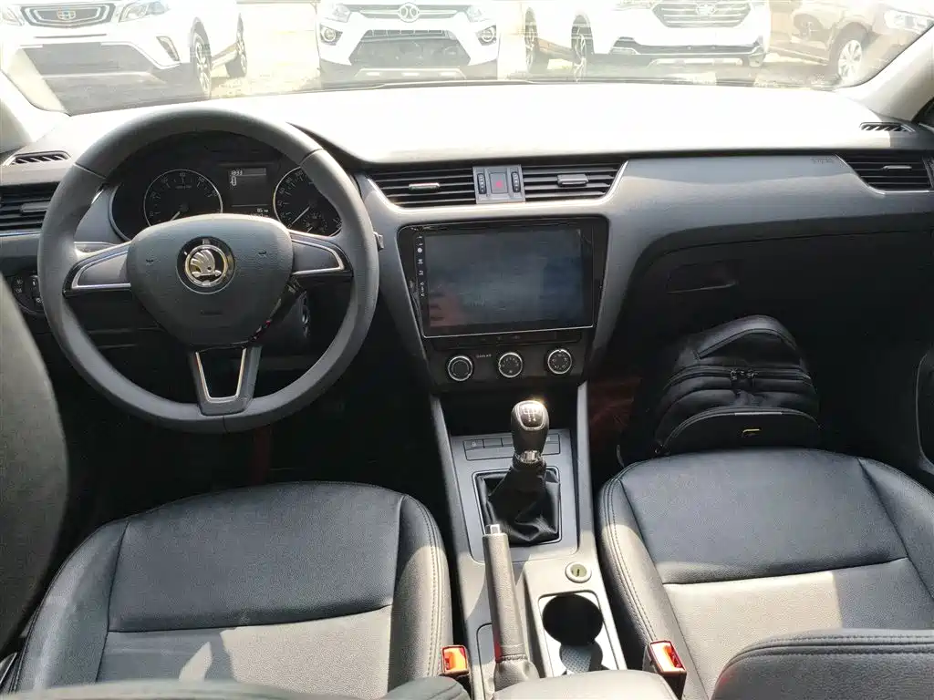 Škoda Octavia 2017 Classic 1.6L Manual Comfort фото 6