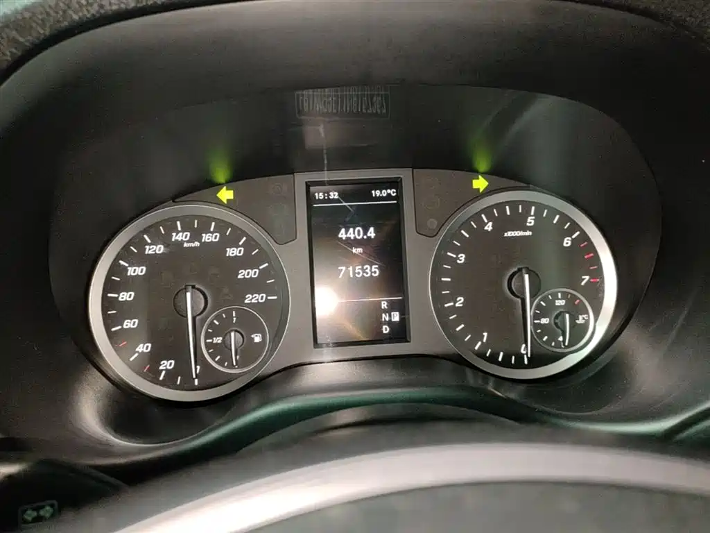 Mercedes-Benz Vito 2021 2.0T Elite 7-Seater фото 12