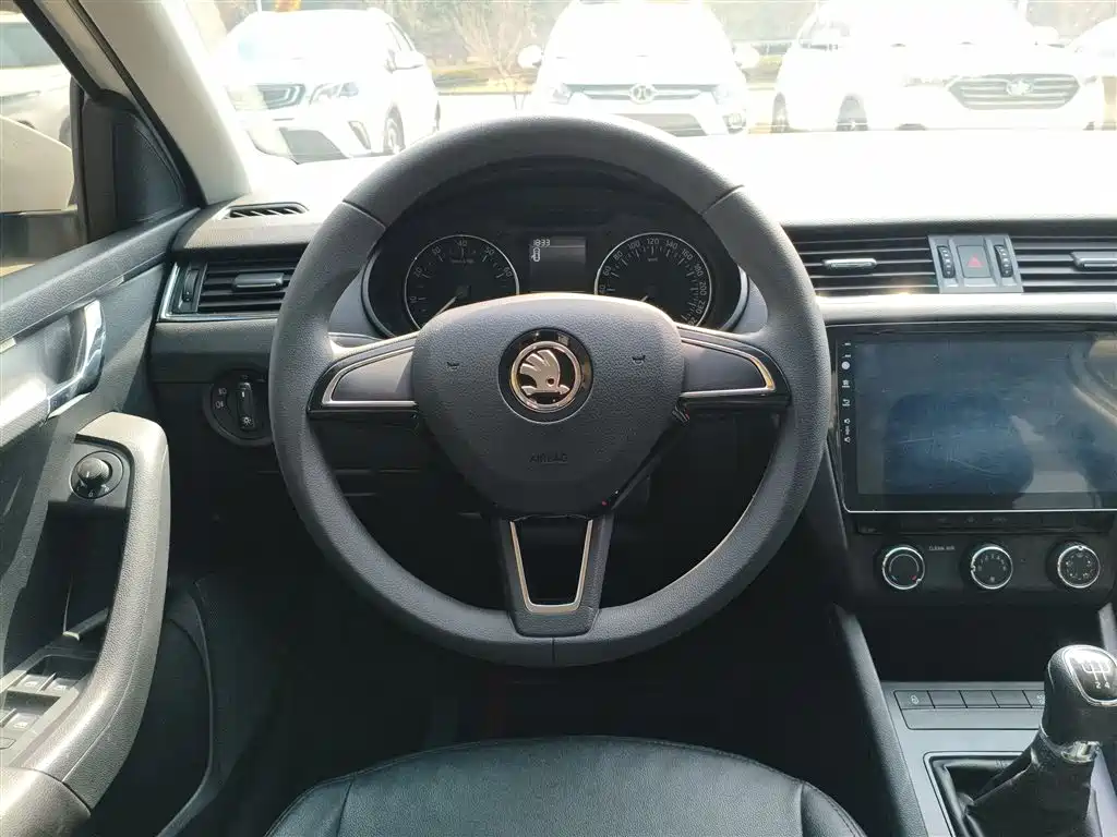 Škoda Octavia 2017 Classic 1.6L Manual Comfort фото 7