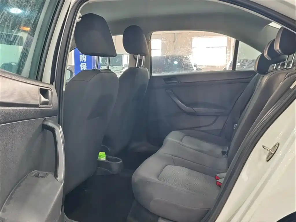 VOLKSWAGEN SANTANA
