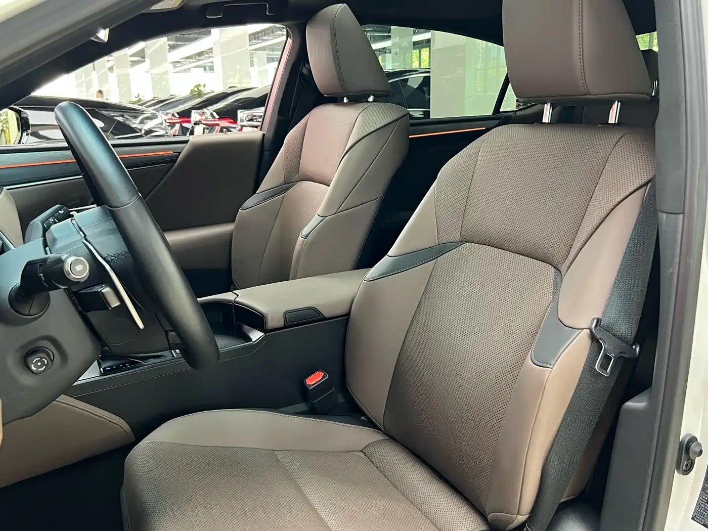 Lexus ES 2025 300h Ultimate Edition фото 9
