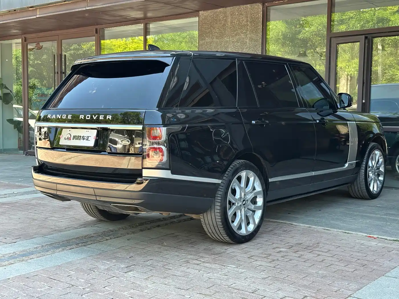Land Rover Range Rover 2022 3.0 L6 400PS Heritage Extended Classic Edition фото 8