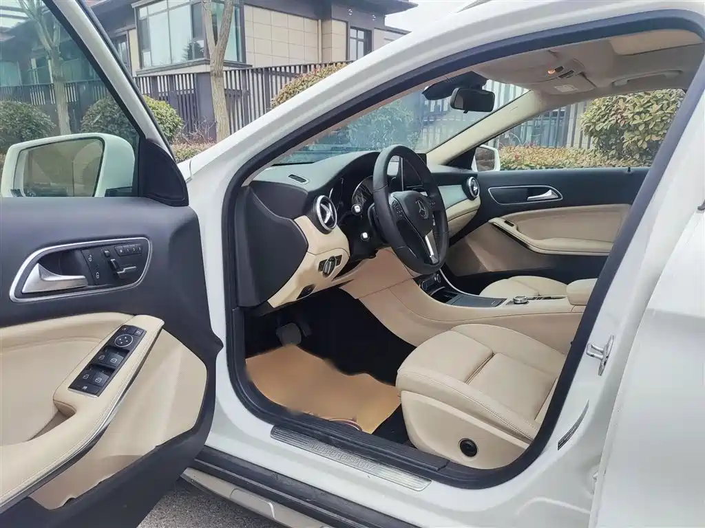 Mercedes-Benz GLA 2016 GLA 200 Dynamic фото 13