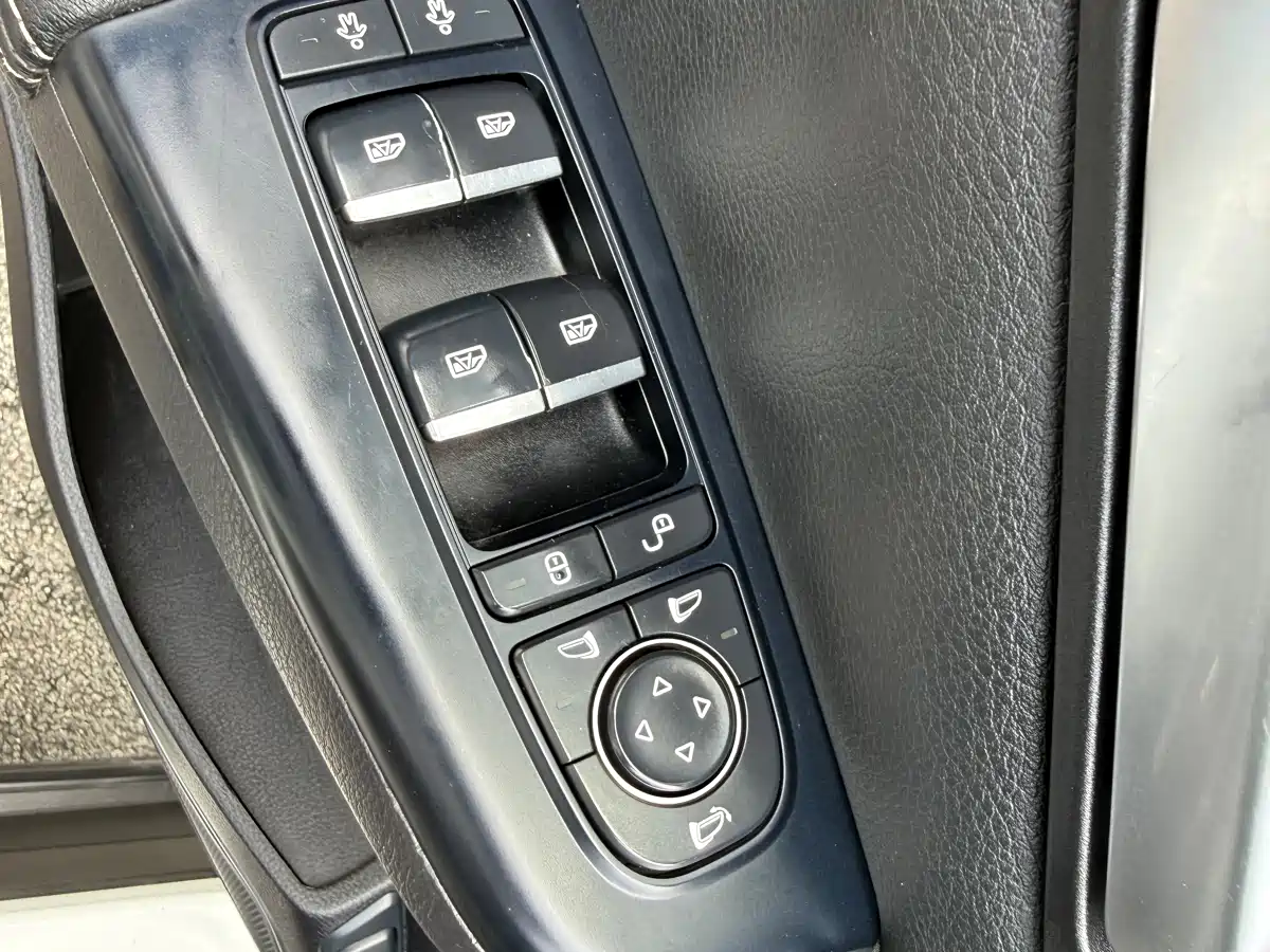 BYD Tang 2018 2.0T Automatic Smart Connection Honor Edition 7-Seater China V фото 23