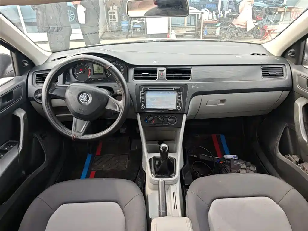 Škoda Rapid 2015 1.4L Manual Joy Selection фото 10