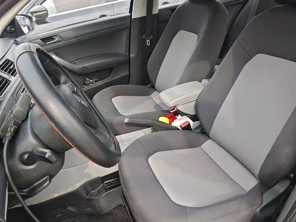 Škoda Rapid 2015 1.4L Manual Joy Selection фото 15