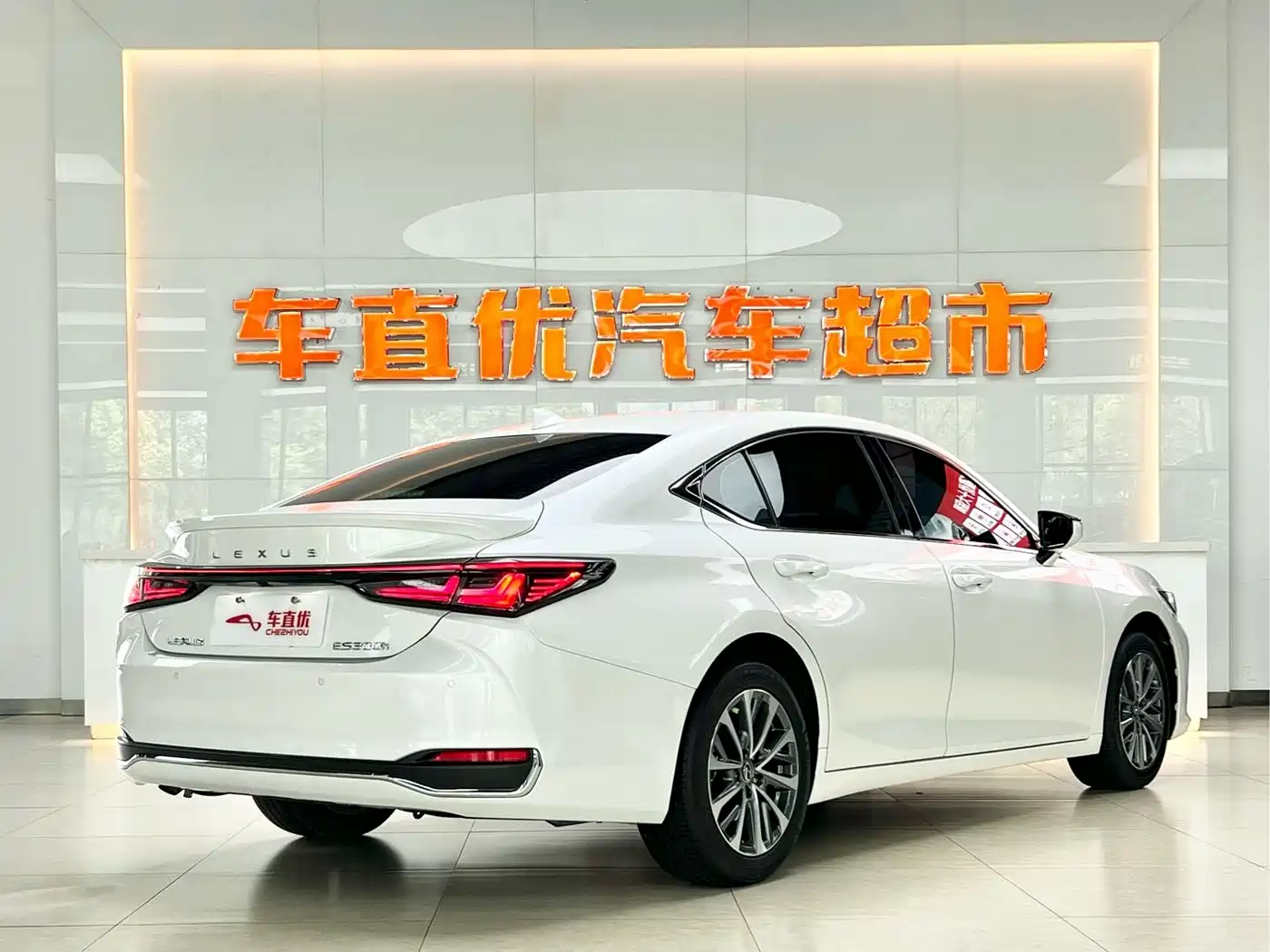 Lexus ES 2025 300h Ultimate Edition фото 5