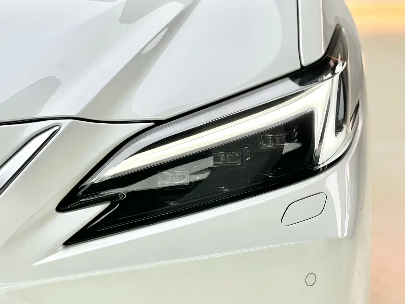 Lexus ES 2025 300h Ultimate Edition фото 17