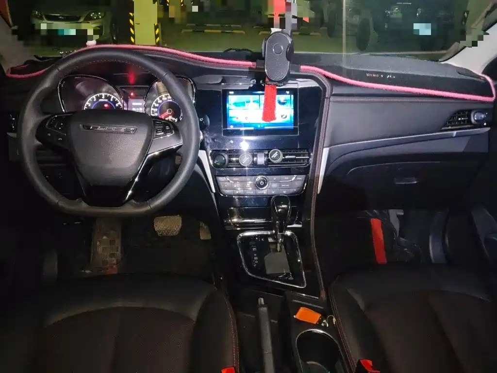 2018 Venucia T70