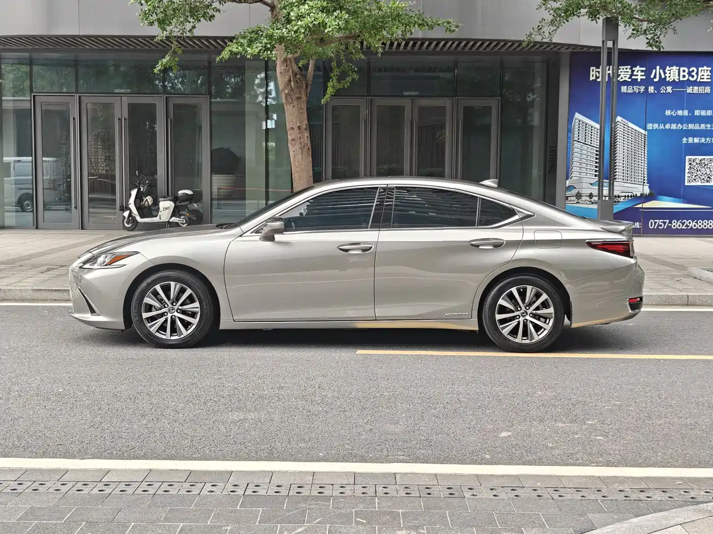 Lexus ES 2018 300h Excellence Edition China V фото 22