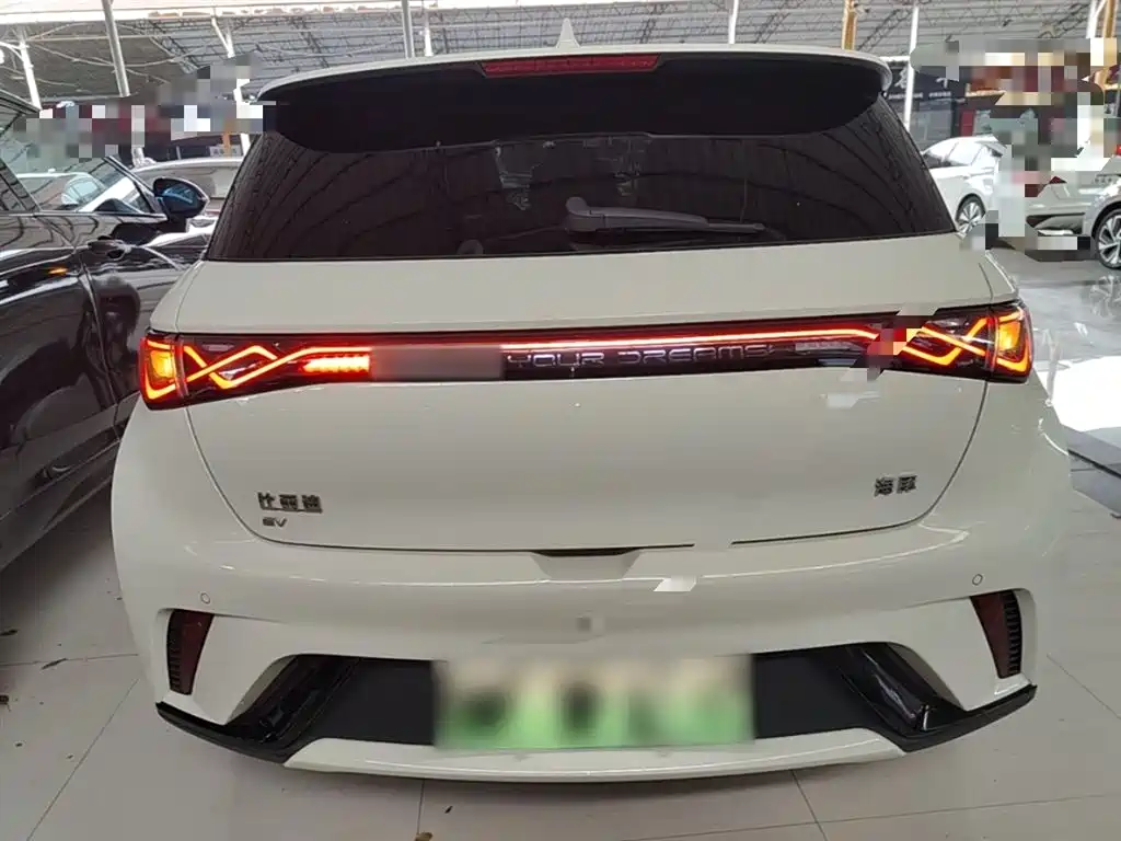 BYD Dolphin 2024 Glory Edition 420km Fashion Edition фото 6