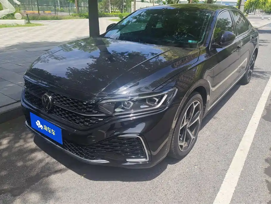 Volkswagen Passat 2023 Facelift 330TSI Starlight Luxury Edition