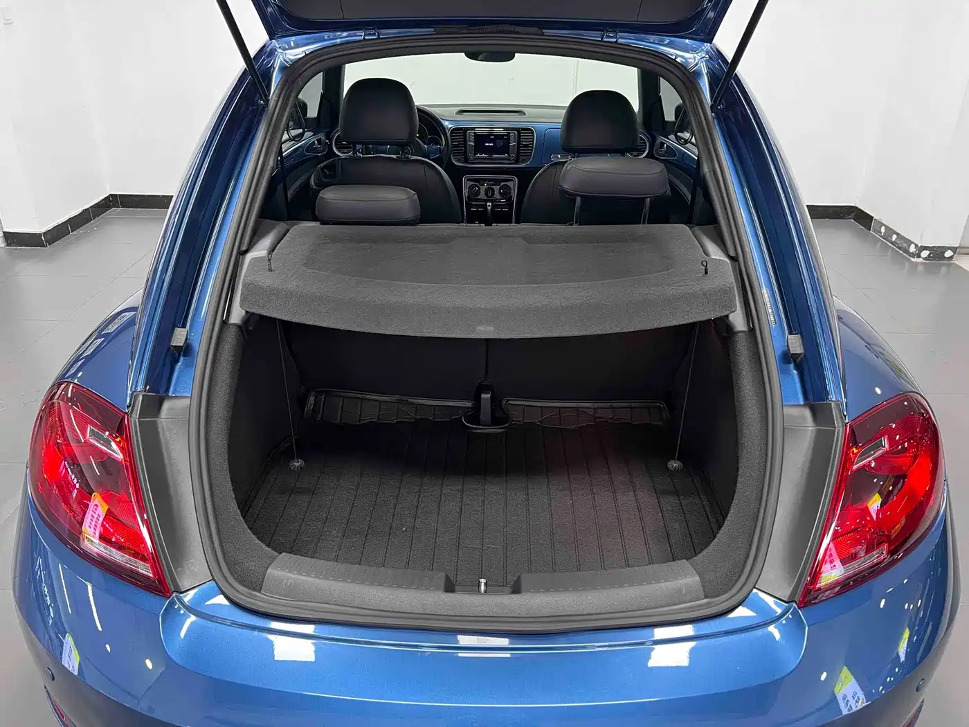 Volkswagen Beetle 2018 180TSI Easy Joy Edition фото 14