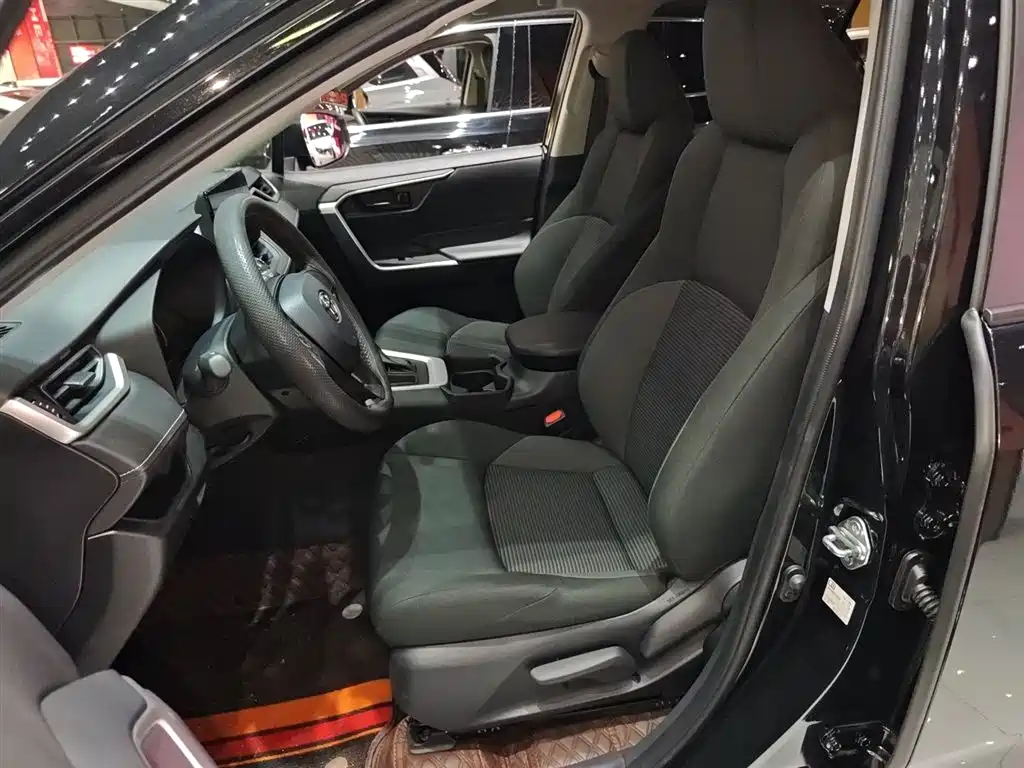 Toyota Wildlander 2023 2.0L CVT FWD LE фото 12
