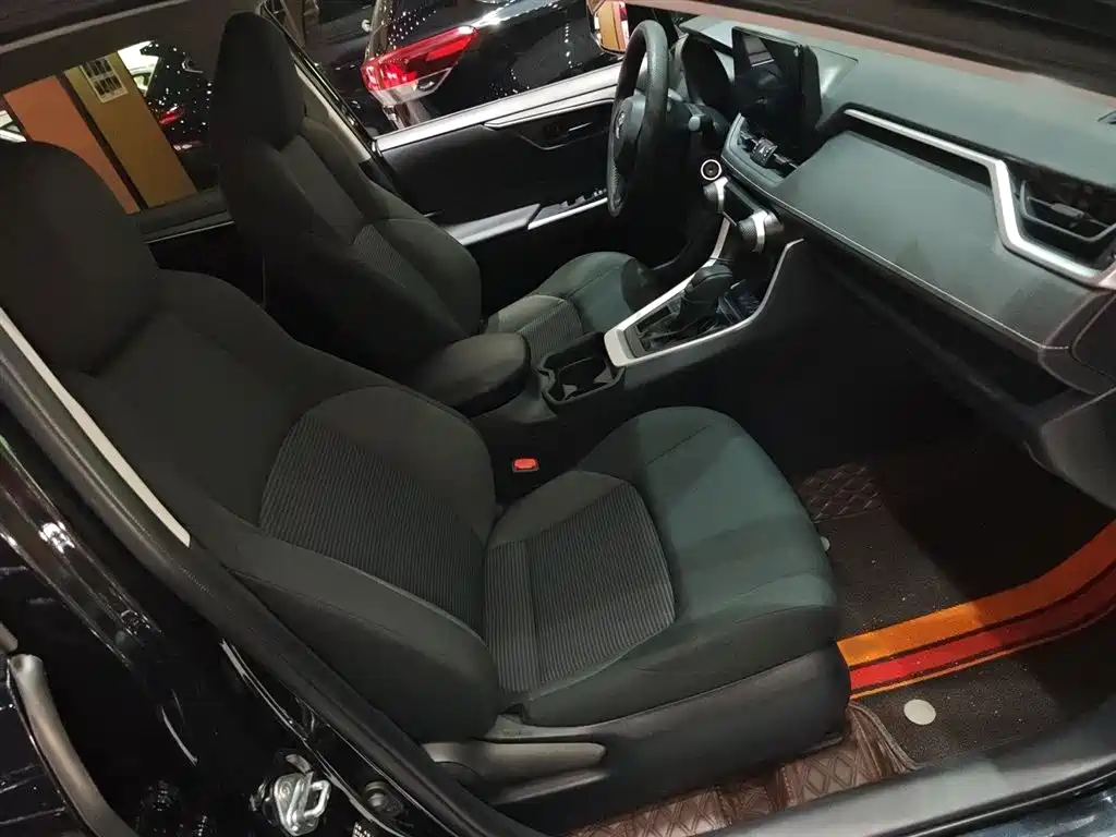 Toyota Wildlander 2023 2.0L CVT FWD LE фото 23