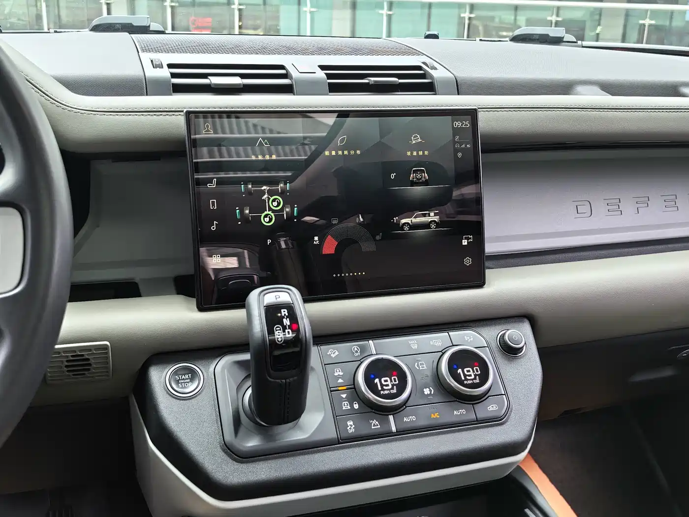 Land Rover Defender 2022 110 P400 X-DYNAMIC HSE фото 14