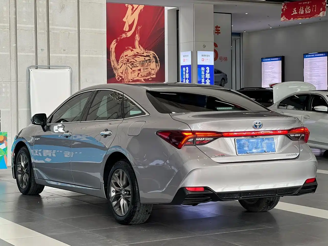 Toyota Avalon 2019 Hybrid 2.5L Luxury Edition China VI фото 15