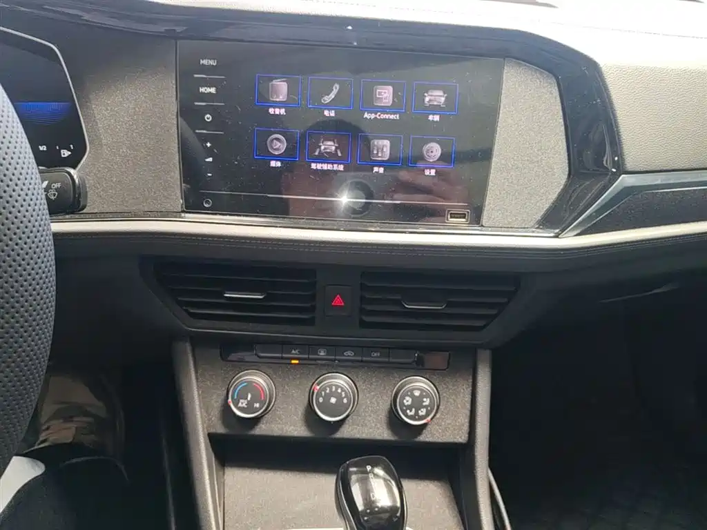 Volkswagen Sagitar 2021 280TSI DSG Surpassing Edition фото 13