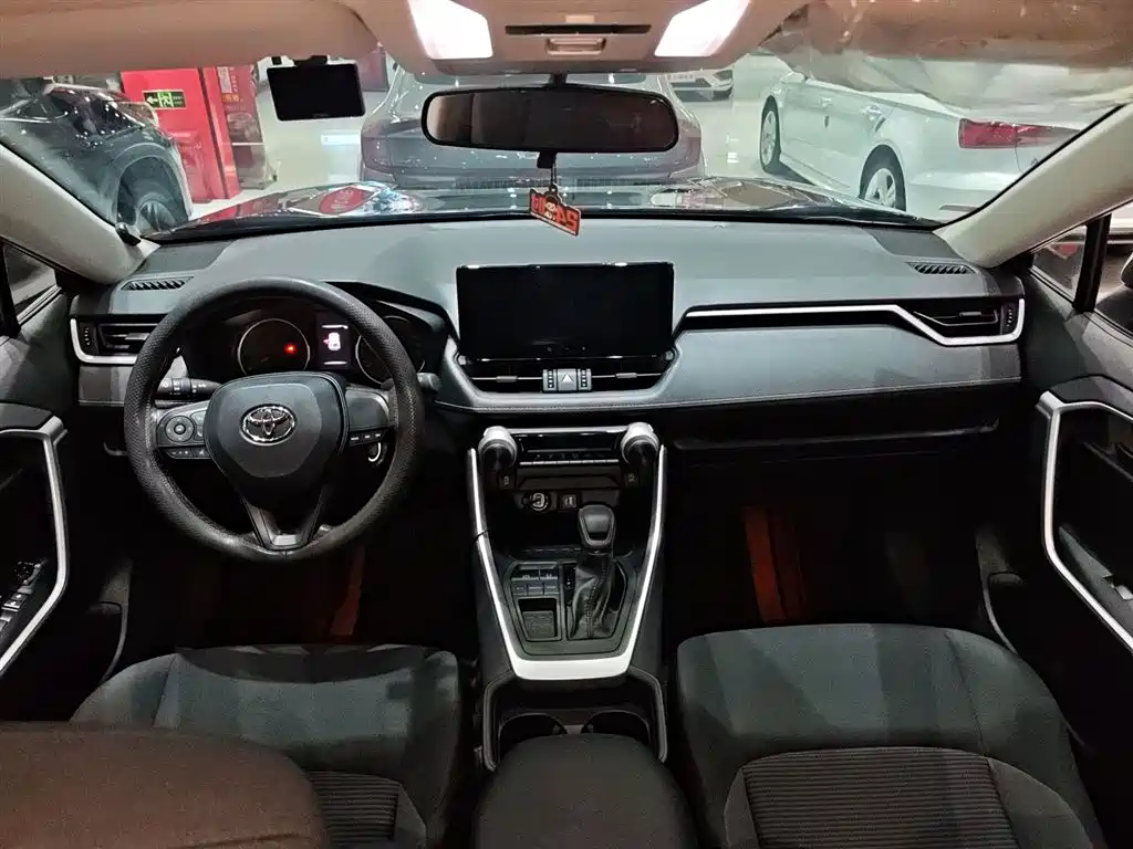 Toyota Wildlander 2023 2.0L CVT FWD LE фото 18
