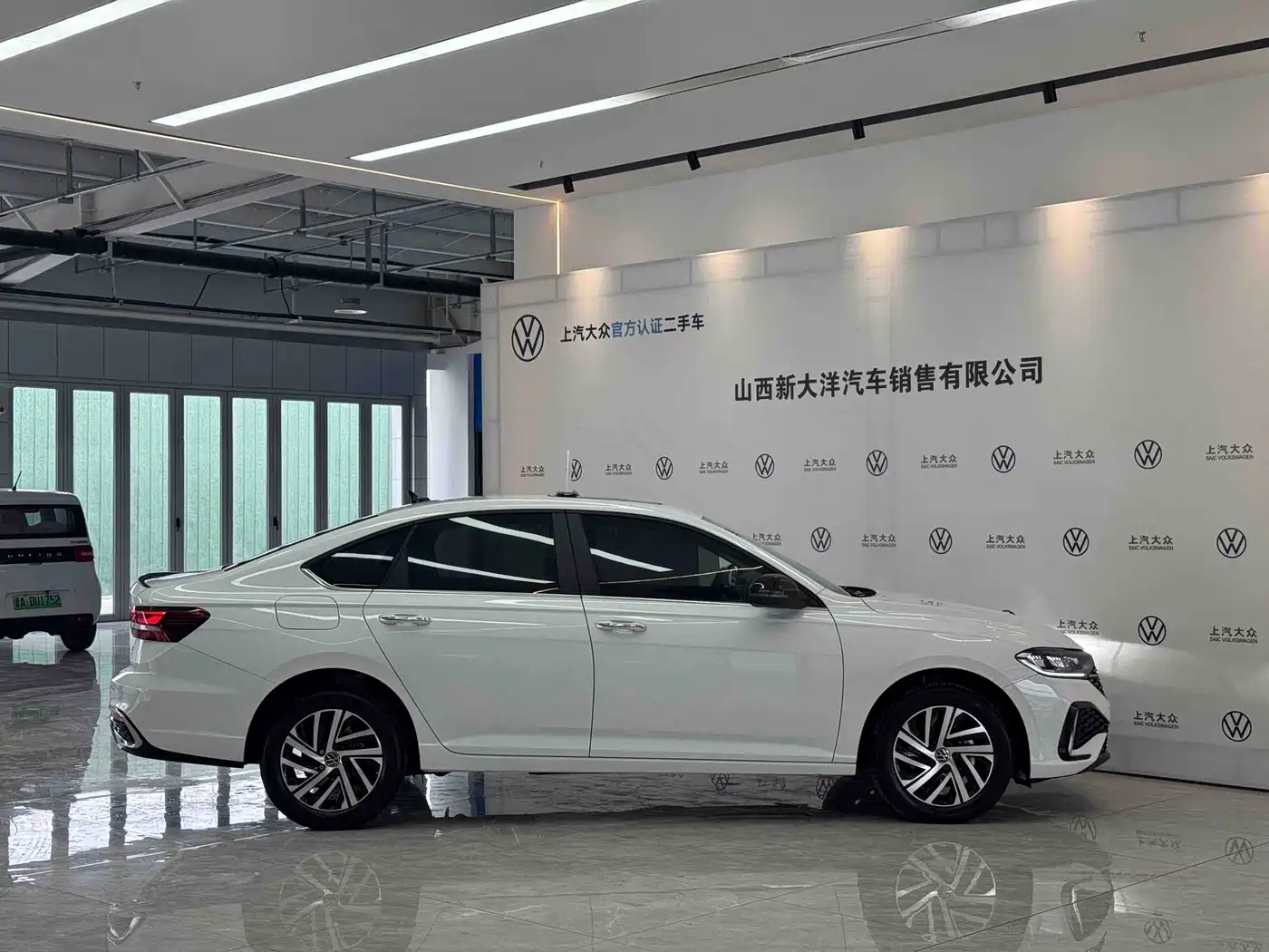 Volkswagen Lavida 2024 Model 300TSI DSG Starlight Leading Edition фото 3