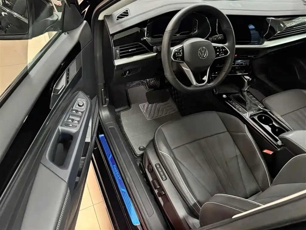 Volkswagen Passat 2024 380TSI Elite Edition фото 17