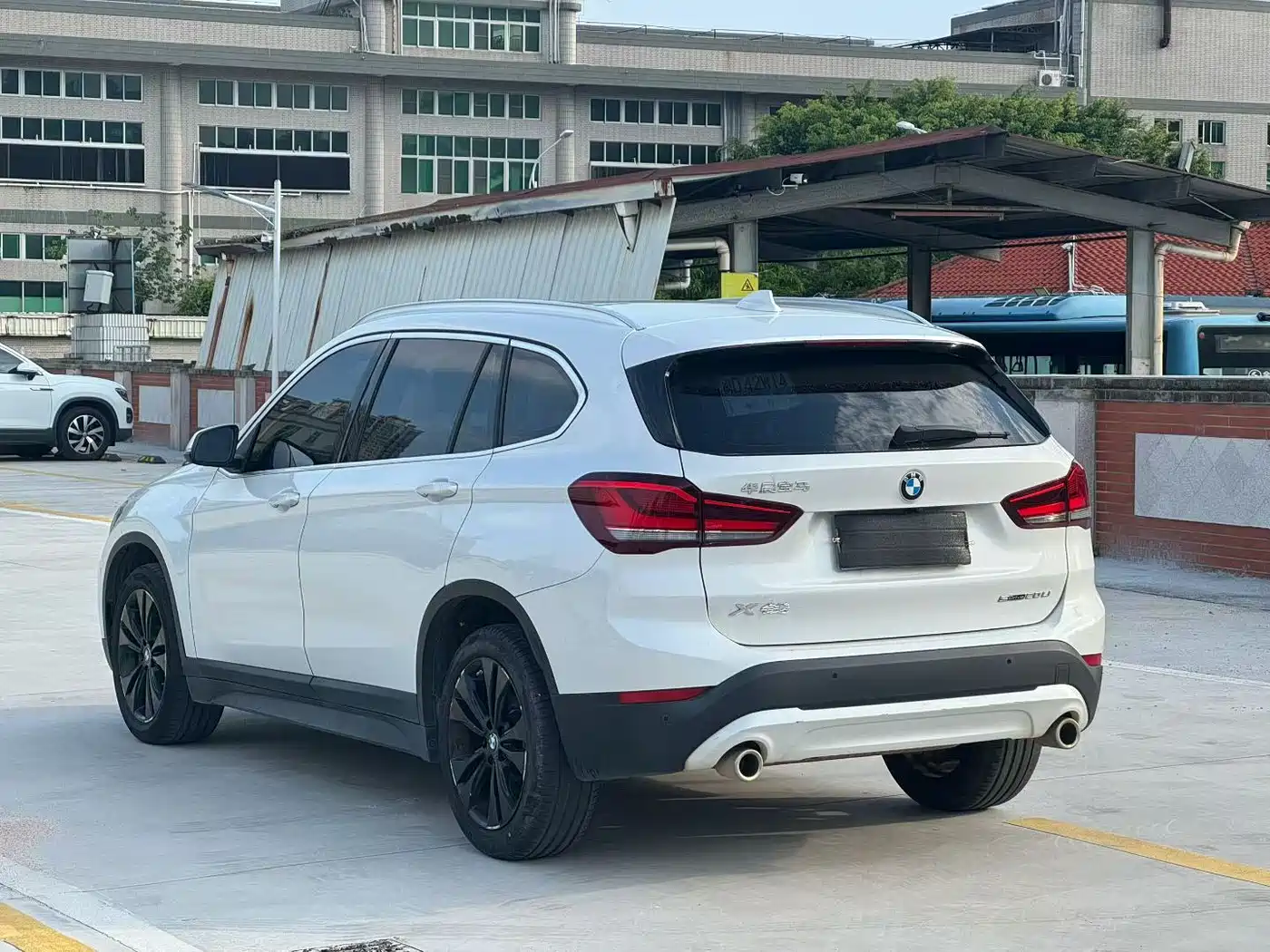 BMW X1 2022 sDrive20Li Fashion фото 9