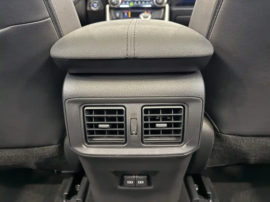 Toyota Wildlander 2023 Hybrid 2.5L E-CVT AWD Premium Edition фото 25