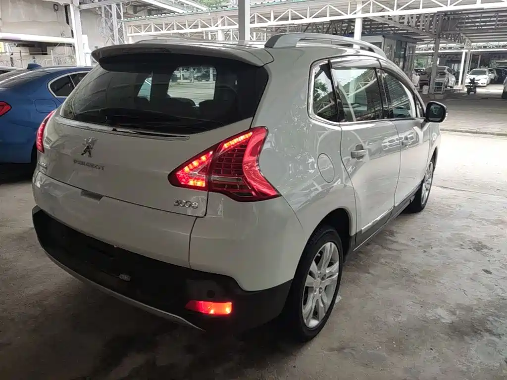Peugeot 3008 2015 2.0L Automatic Classic Edition фото 7